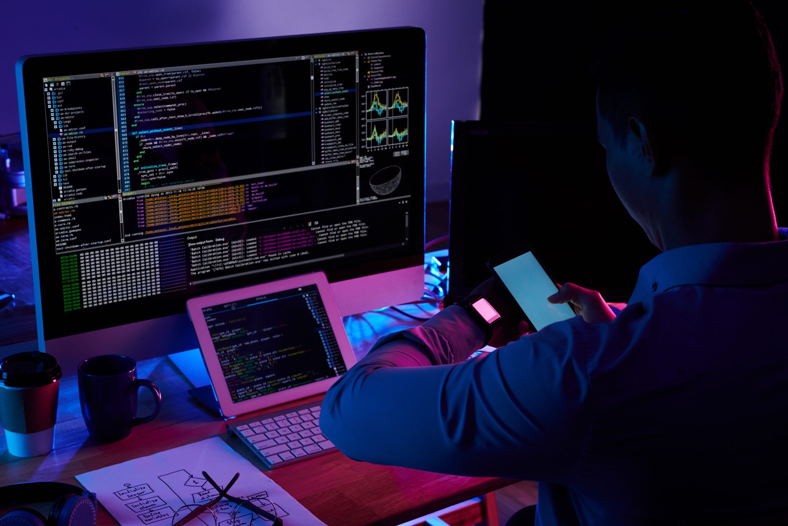 pantalla de escaneo del programador en su reloj inteligente con camara de telefono inteligente scaled